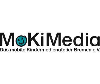 Das MoKiMedia-Logo mit einem blauen Smiley als Buchstabe „o“ und dem Text „Das mobile Kindermedienatelier Bremen e.V.“ darunter.