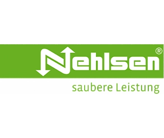 Grün-weißes Nehlsen-Logo mit dem Schriftzug „Nehlsen“, ergänzt durch Pfeilgrafiken und dem darunter stehenden Slogan „saubere Leistung“.